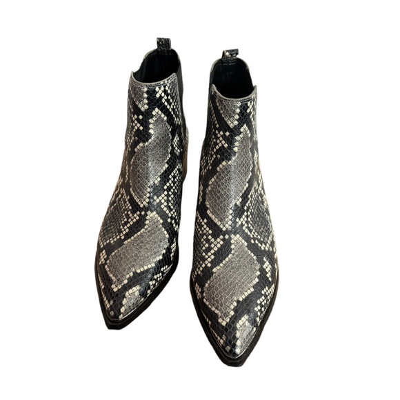 Marc Fisher Womens Snakeskin Pattern Booties - Size 8 - Picture 2 of 5